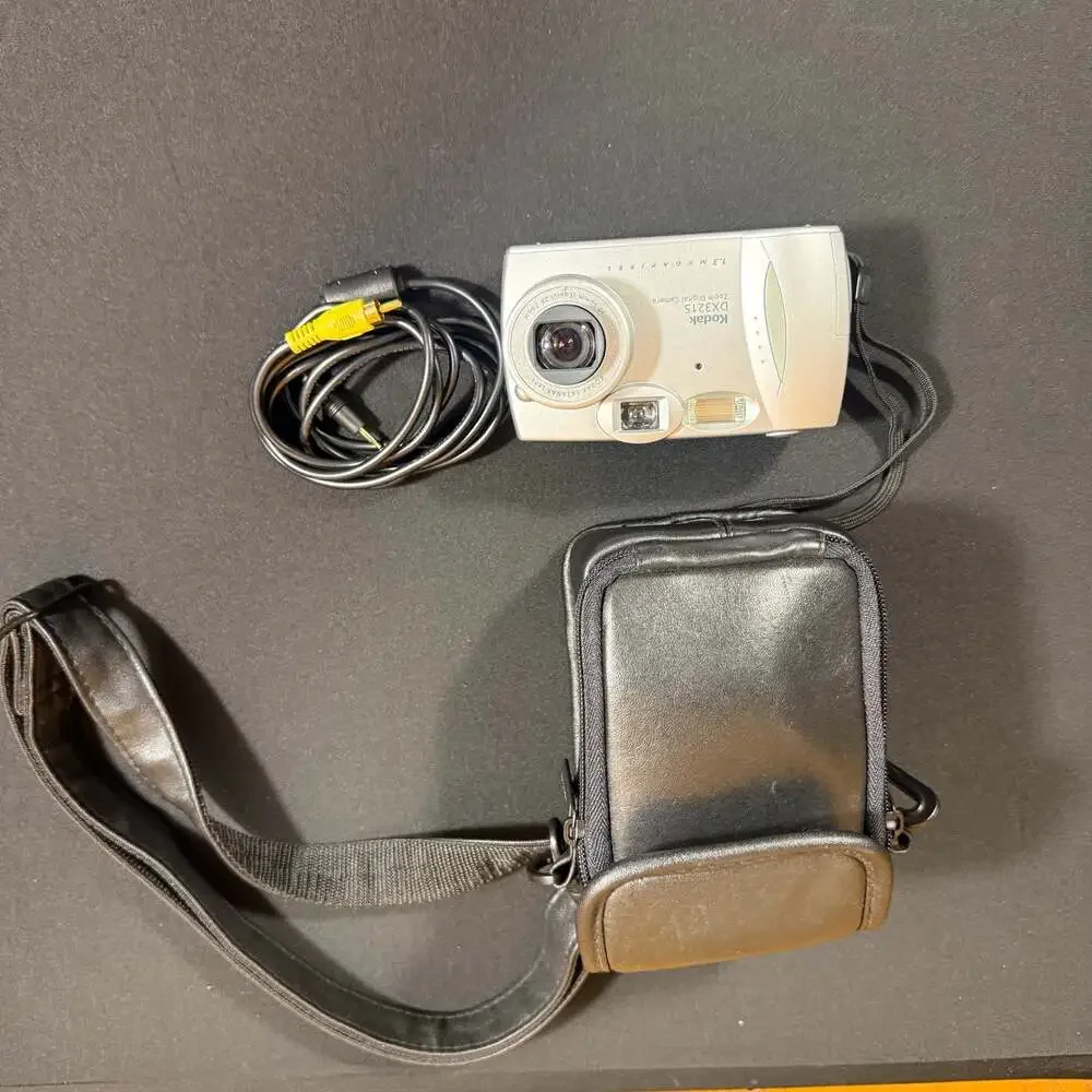Kodak EasyShare DX3215 Zoom Digital Camera with Case and Accessories UNTESTED